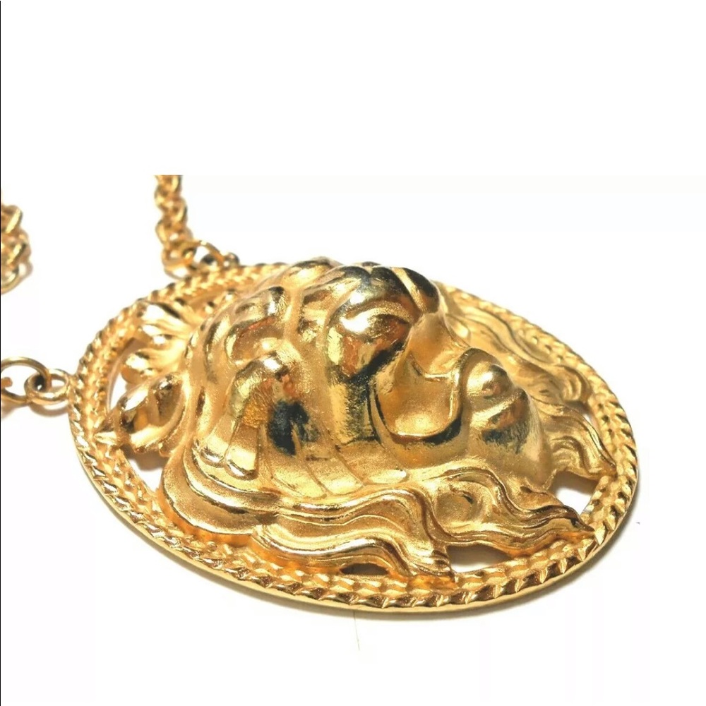 Vintage Repousse Lion Pendant Runway Necklace - Picture 6 of 12